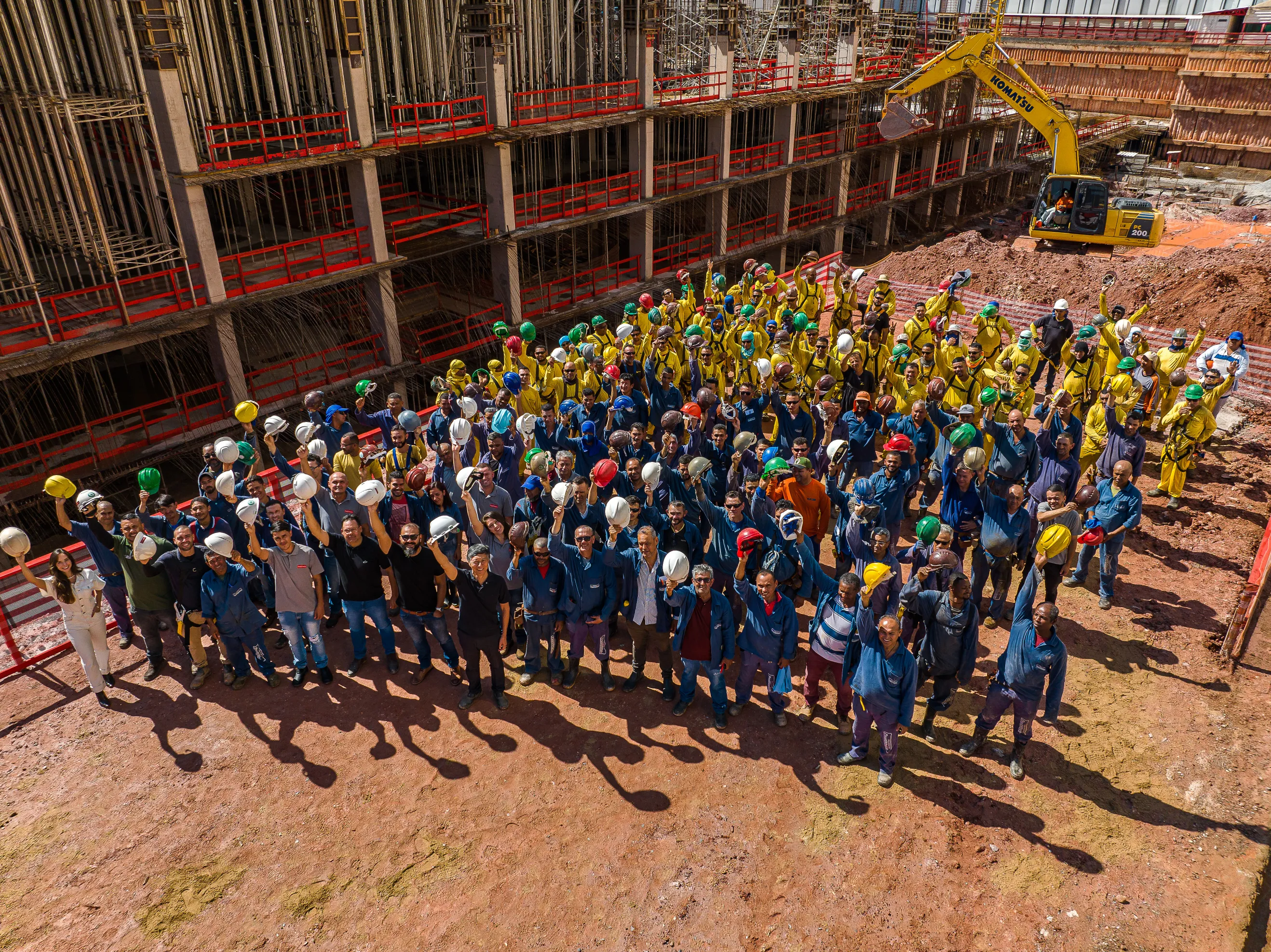 Operários trabalhando em obra